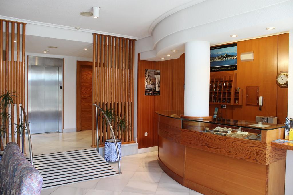Residencia Miramar San Vicente De La Barquera Bagian luar foto
